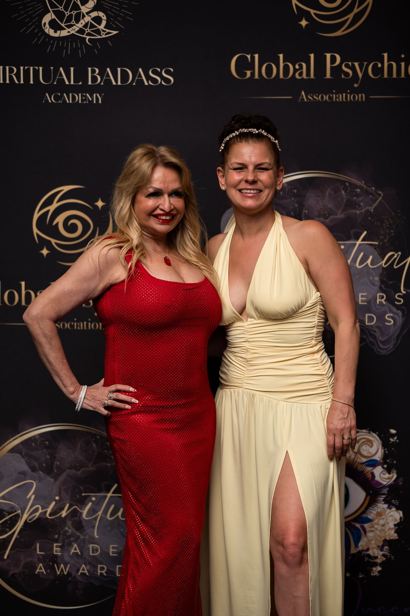 Glamorous duo at the SLAI media wall